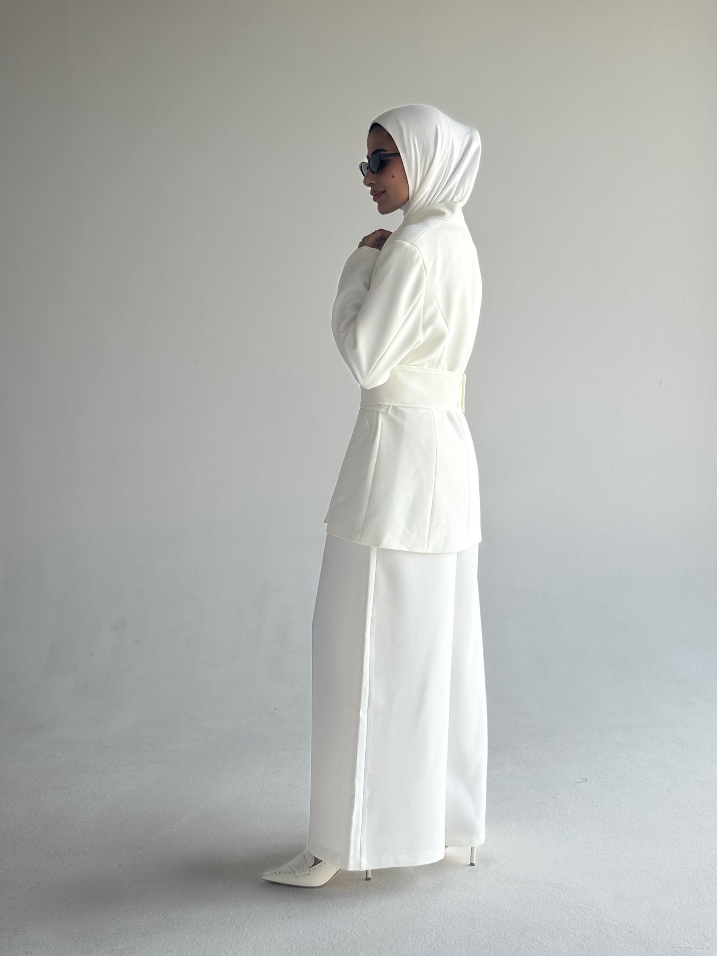 Veyra Suit ( White )
