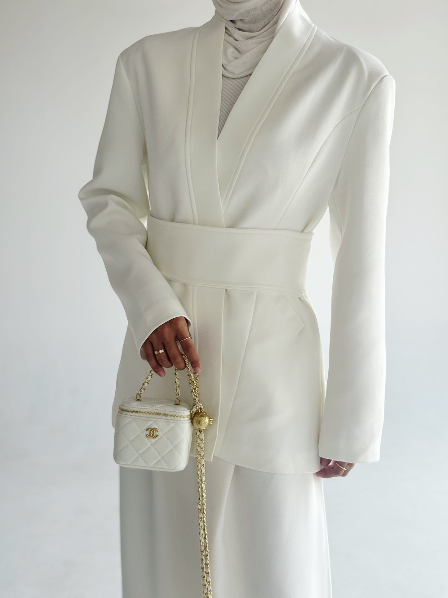 Veyra Suit ( White )