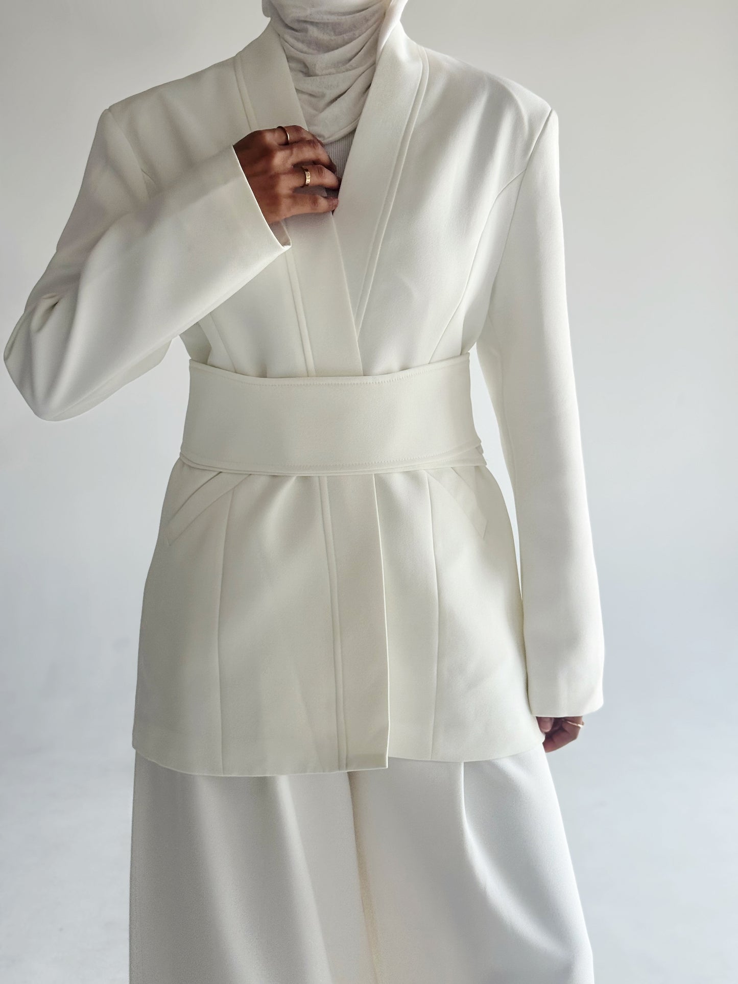 Veyra Suit ( White )