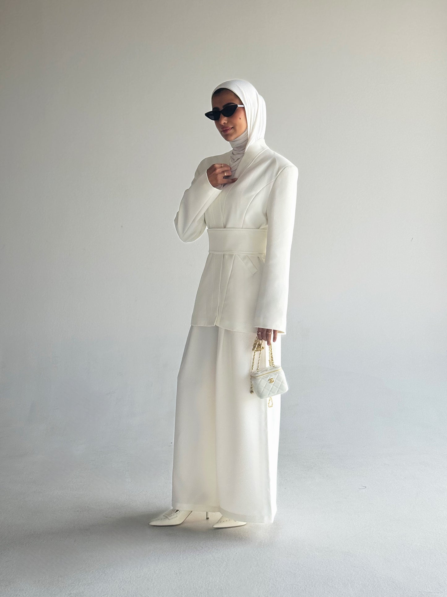 Veyra Suit ( White )