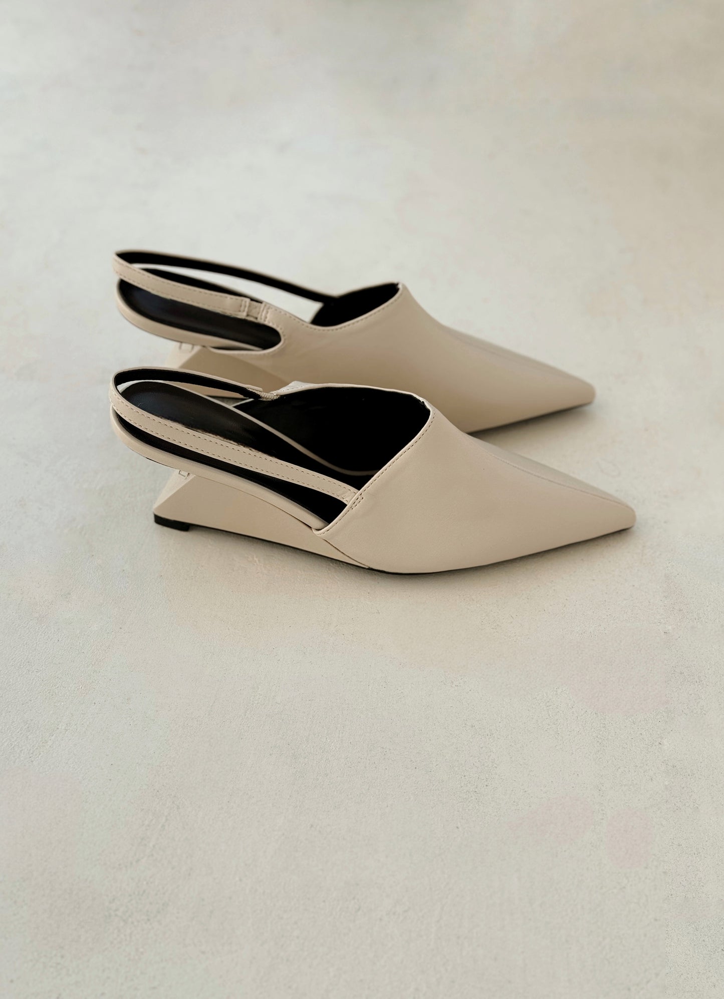 Sepia Heel